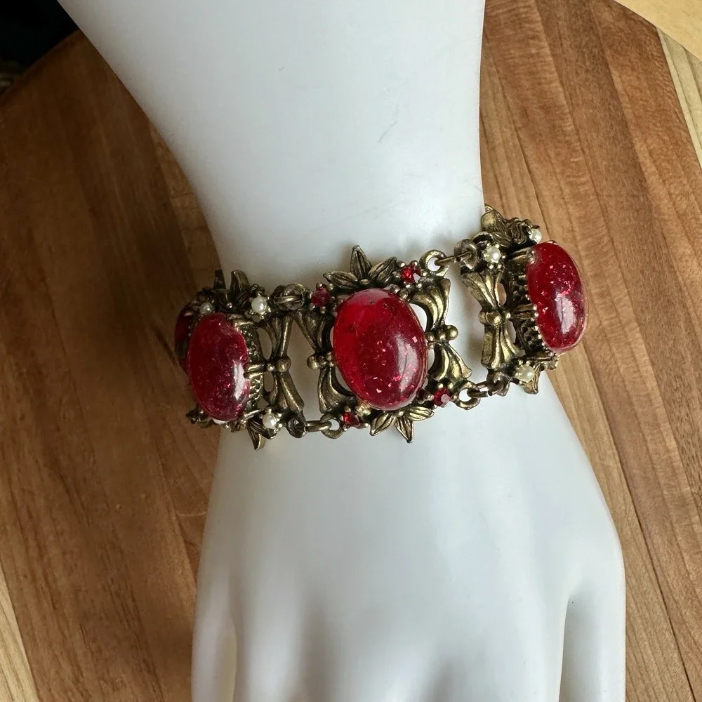 VTG 1950s-60s Victorian Revival Bracelet 6.75 Inch‎ Red Confetti Acrylic Flowers